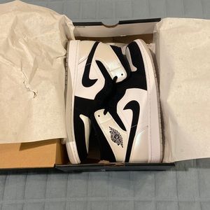 Jordan 1 Mid SE
